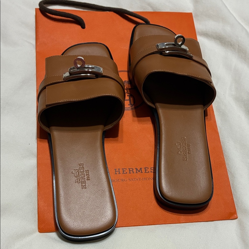 Hermes Kelly Gabriel Gold Brown Leather Slide Sandals PHW 38 Silvertone hardware - Picture 11 of 12